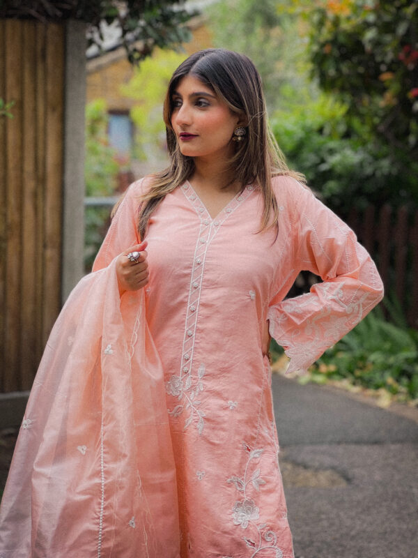 Blush Lux - Image 2